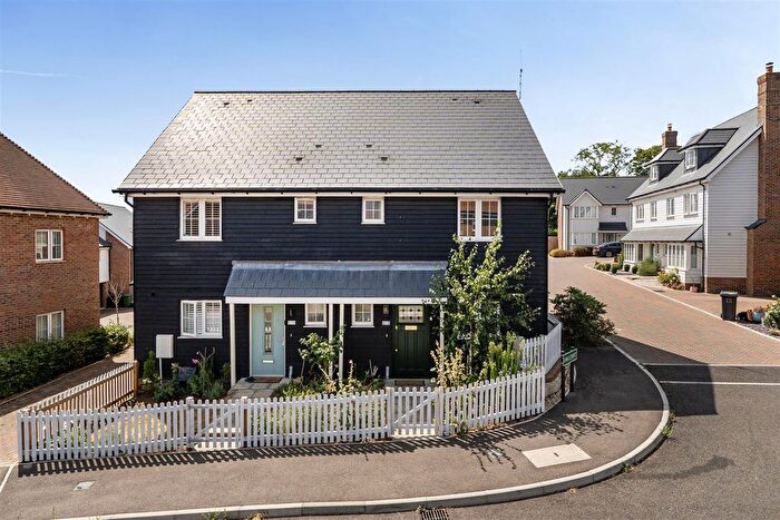 3 Bedroom Semi Detached House For Sale In Silver Birch Road, Headcorn, TN27