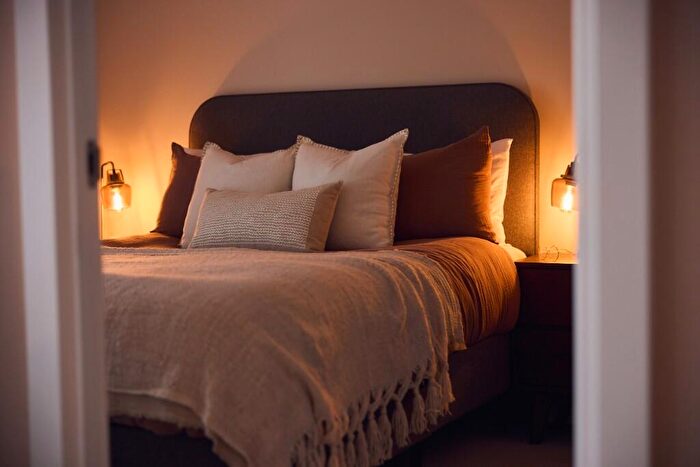 1 Bedroom Apartment To Rent In Chapel Wharf, Manchester, M3