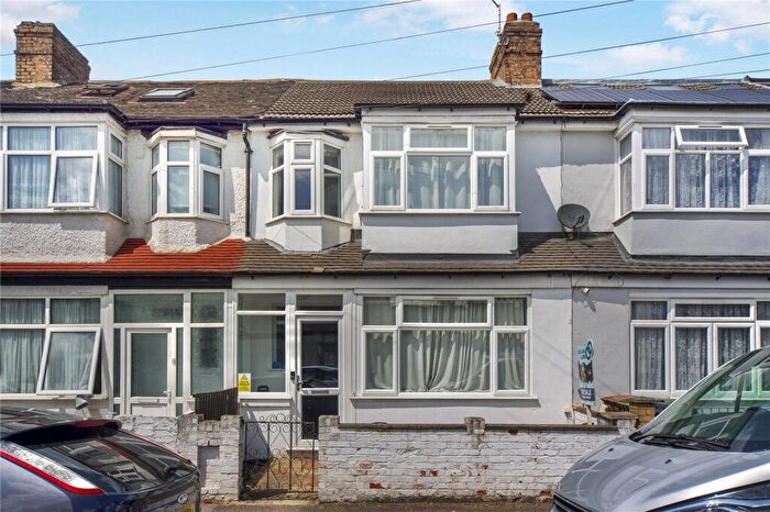 3 Bedroom Terraced House For Sale In Overton Road, London, E10