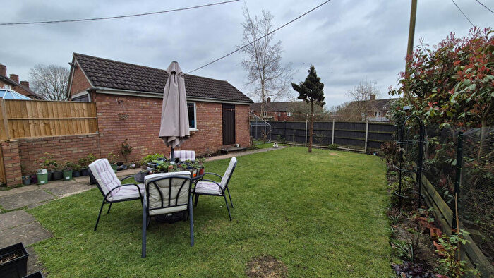 3 Bedroom Semi-Detached House For Sale In St Michaels Close, Bishops Itchington, CV47