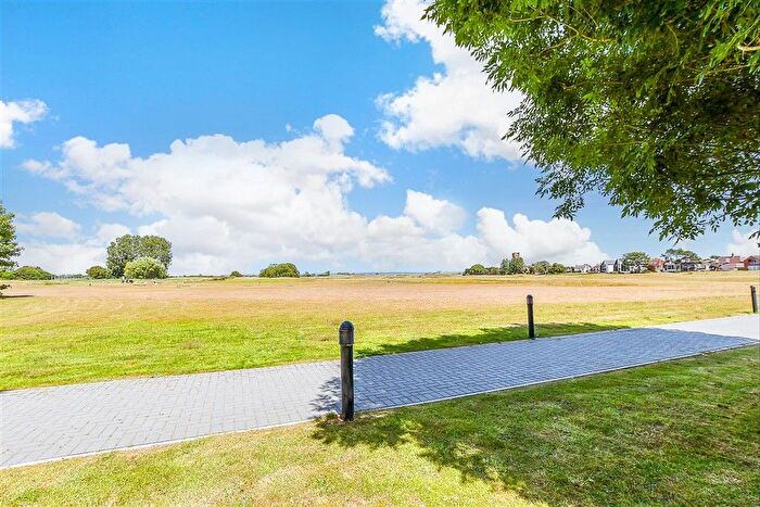 3 Bedroom End Terrace House For Sale In St. Andrew's Road, Littlestone, New Romney, Kent, TN28