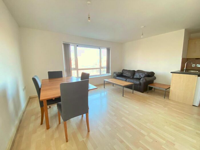 3 Bedroom Flat To Rent In Foster Street, Salford, M5