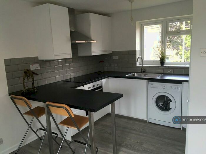 1 Bedroom Flat To Rent In Springwood Crescent, Edgware, HA8