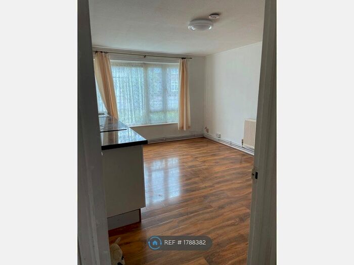 3 Bedroom Flat To Rent In Gander Green Lane, Cheam, Sutton, SM3