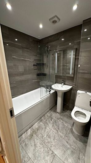 1 Bedroom Flat To Rent In High Street, Hounslow, TW3