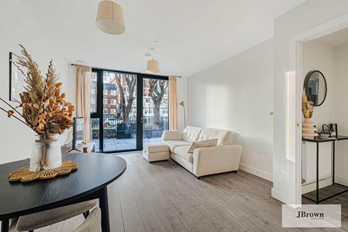 1 Bedroom Flat For Sale In Willowbrook House, Coster Avenue, London, Greater London, N4