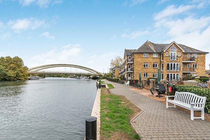 2 Bedroom Flat To Rent In Swan Walk, Shepperton, TW17