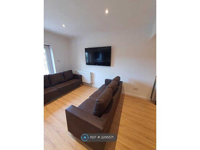 7 Bedroom Semi-Detached House To Rent In High Street, Twerton, Bath, BA2