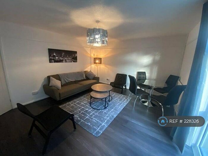 3 Bedroom Flat To Rent In Lewisham Hill, London, SE13