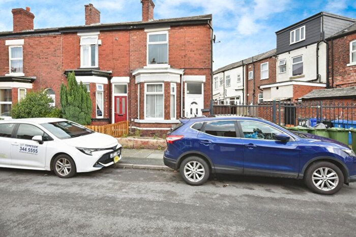 2 Bedroom End Of Terrace House For Sale In Higher Henry Street, Hyde, Greater Manchester, SK14