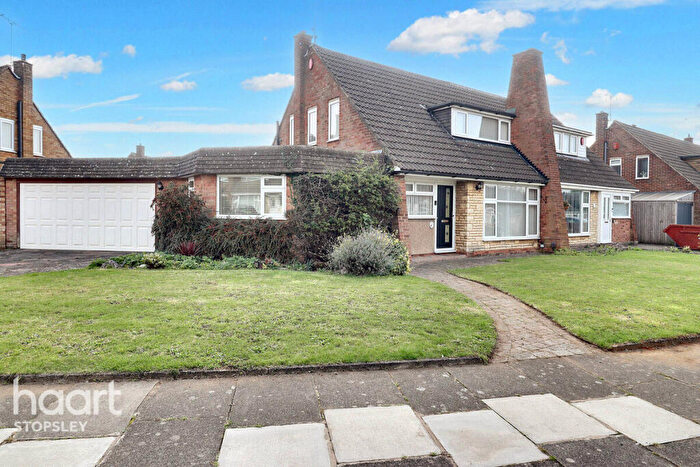3 Bedroom Chalet For Sale In Langford Drive, Luton, LU2