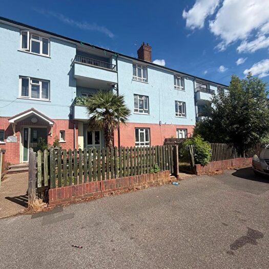 2 Bedroom Flat For Sale In Reddington Drive, Slough, SL3