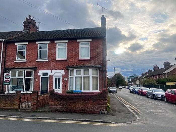 3 Bedroom End Of Terrace House To Rent In Highbridge Road, Aylesbury, HP21