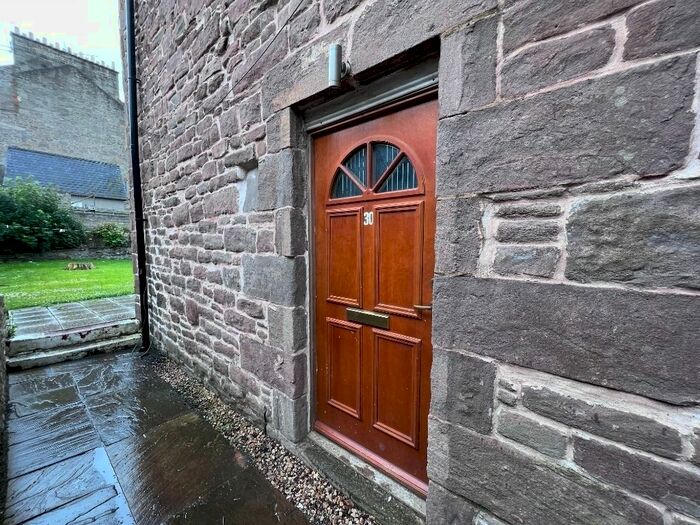 3 Bedroom Flat To Rent In Milnbank Road, West End, Dundee, DD1