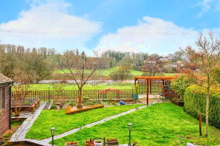 2 Bedroom Character Property For Sale In Long Street, Enford, Pewsey, SN9