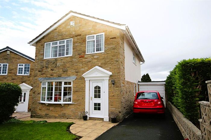 4 Bedroom Detached House For Sale In St. Johns Close, Aberford, Leeds, LS25