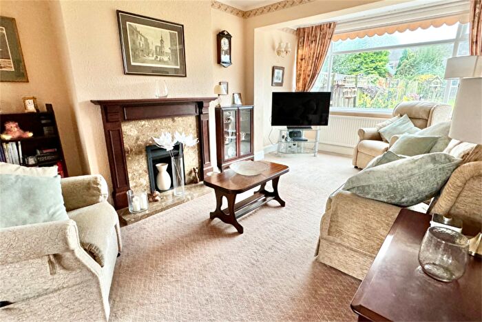 3 Bedroom Semi-Detached House For Sale In , Warwick Avenue, Beeston, NG9