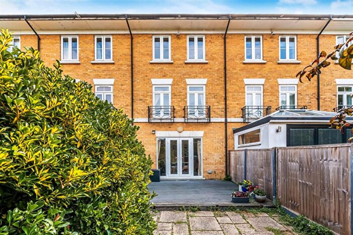 4 Bedroom Town House For Sale In Courtenay Avenue, South Sutton, SM2