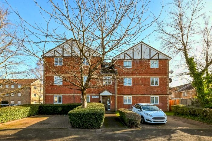 2 Bedroom Flat To Rent In Maplin Park, Langley, Slough, SL3