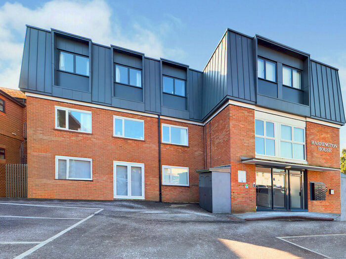 1 Bedroom Flat To Rent In Harrington House, Horsham, RH13