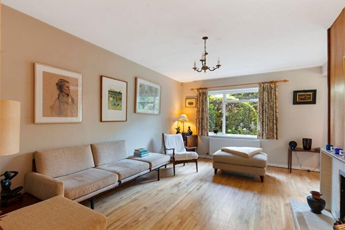5 Bedroom Link Detached House For Sale In Knighton Close, South Croydon, CR2