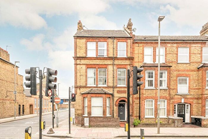 2 Bedroom Flat To Rent In Queenstown Road, Queenstown Road, SW8