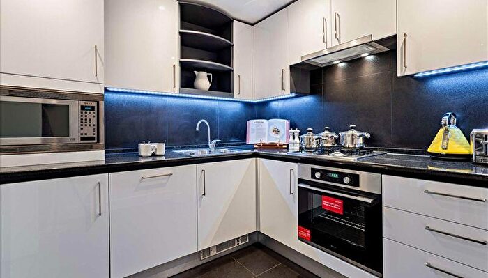 2 Bedroom Apartment To Rent In Westferry Circus, London, E14