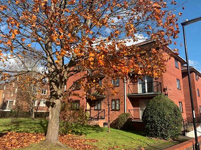 1 Bedroom Apartment To Rent In Hill Lane, Southampton, SO15