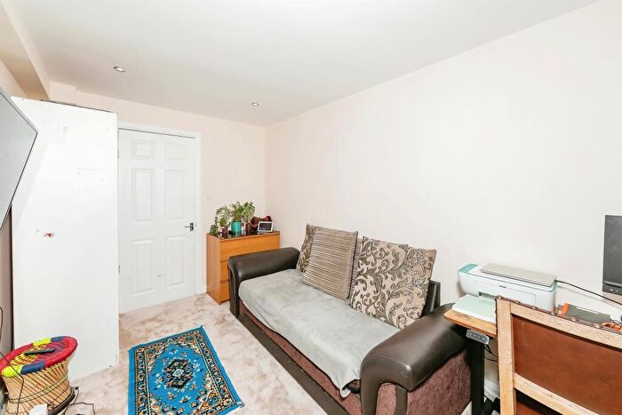 3 Bedroom End Of Terrace House For Sale In Harrington Close, Lower Earley, Reading, RG6
