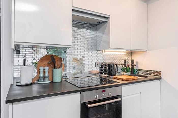 1 Bedroom Flat For Sale In Hemstal Road, West Hampstead, NW6