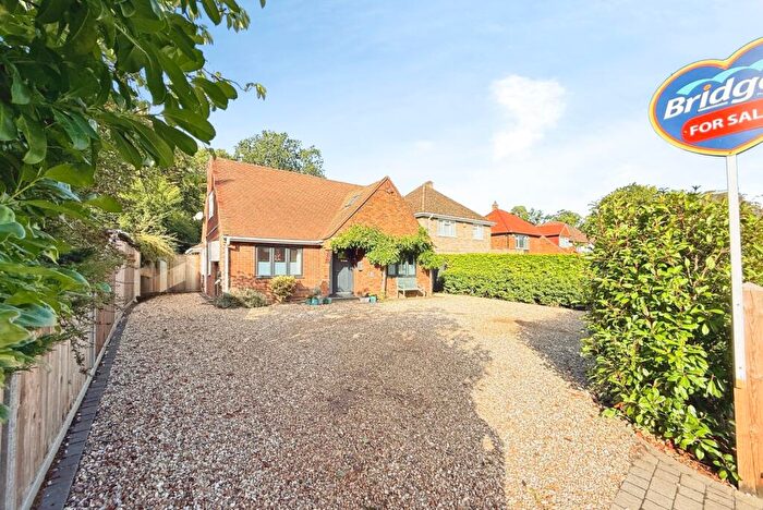 4 Bedroom Detached House For Sale In Canterbury Road, Farnborough, Hampshire, GU14