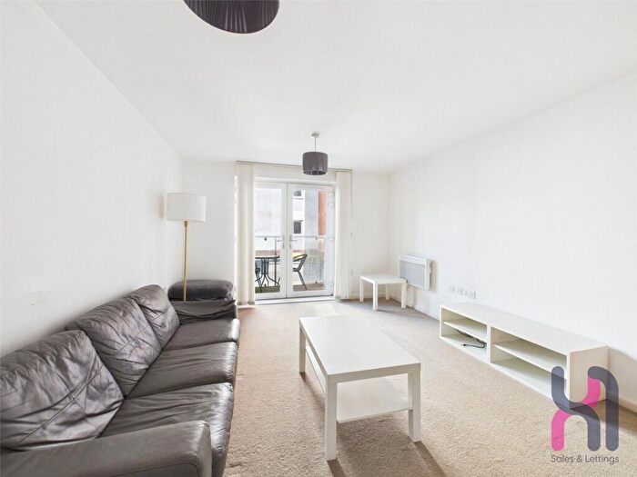 2 Bedroom Flat To Rent In Elmira Way, Salford, M5