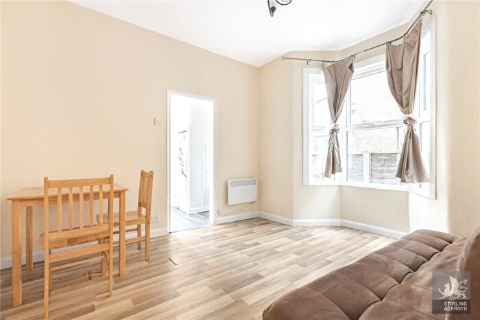2 Bedroom Apartment To Rent In Ashville Road, London, E11
