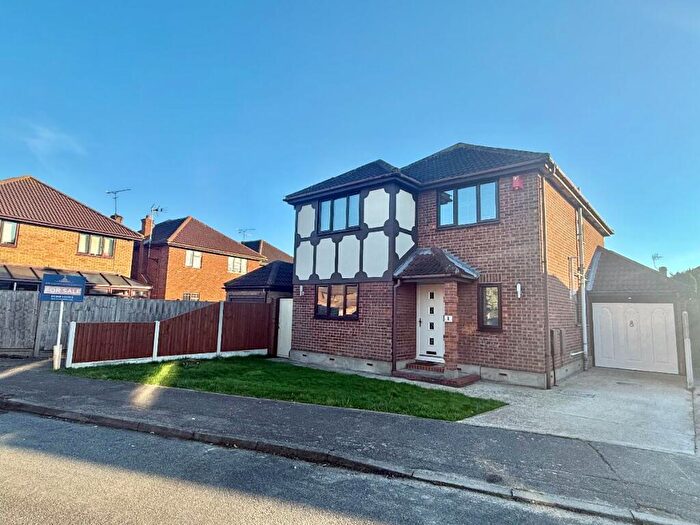 4 Bedroom Detached House For Sale In Beecroft Crescent, Canvey Island, SS8