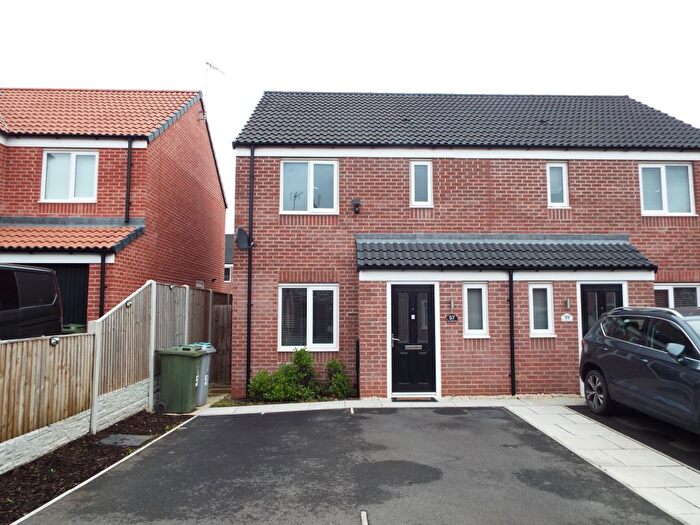 3 Bedroom Semi-detached House To Rent In First Oak Drive, Mansfield, NG21