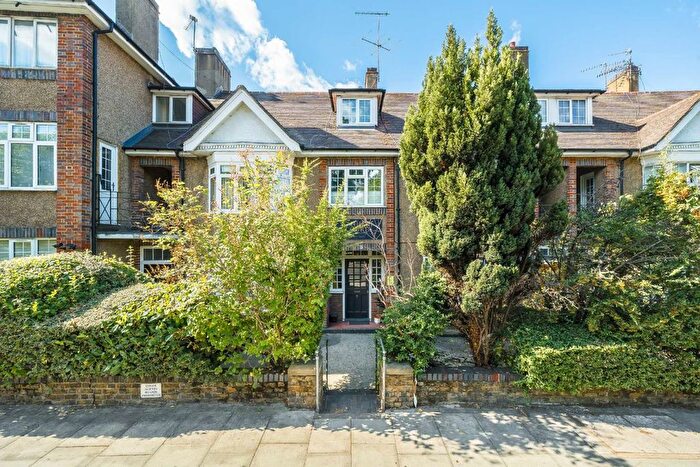 3 Bedroom Flat For Sale In East End Road, Finchley, N3