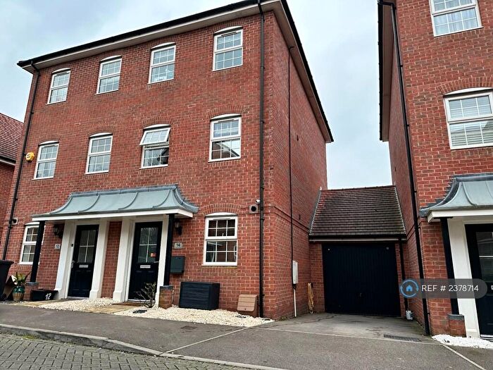 4 Bedroom Semi-Detached House To Rent In Ashton Gardens, Eastleigh, SO50