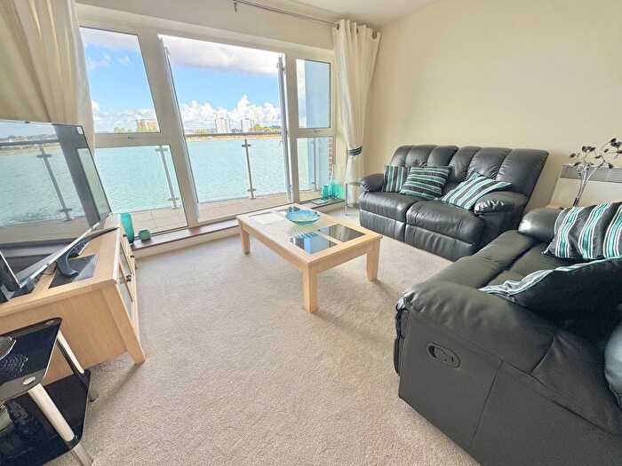2 Bedroom Flat For Sale In Lifeboat Quay, Poole, BH15