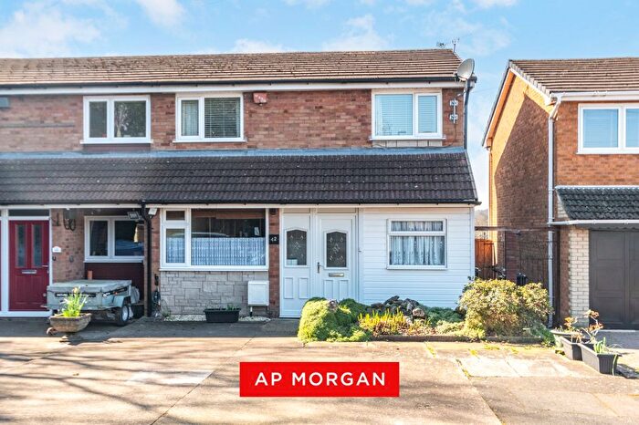 3 Bedroom Semi Detached House For Sale In Corinne Close, Rednal, Birmingham, West Midlands, B45