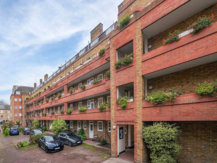 2 Bedroom Flat For Sale In Vicarage Crescent, Winfield House Vicarage Crescent, SW11
