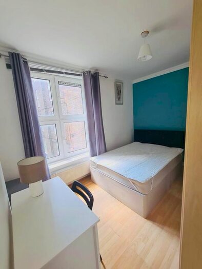 3 Bedroom Flat To Rent In Union Grove, London, SW8