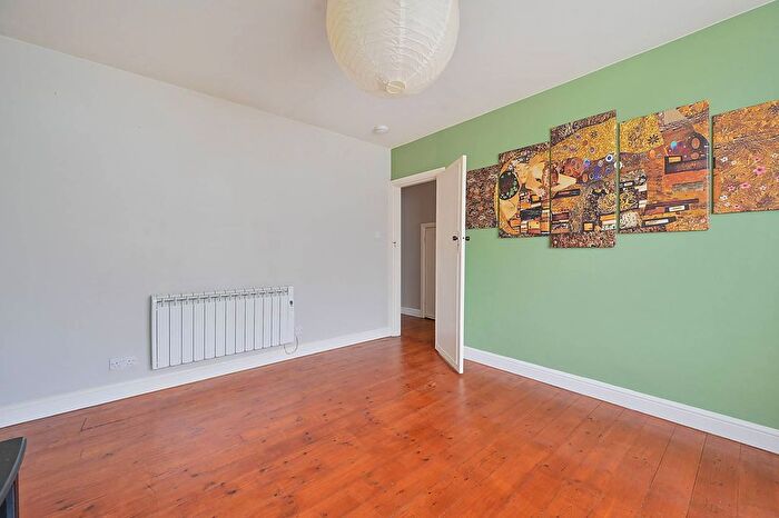 2 Bedroom Maisonette To Rent In Connell Crescent, Ealing, London, W5