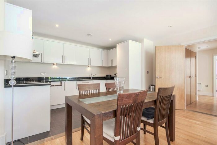 2 Bedroom Flat To Rent In Drayton Park, Highbury, London, N5