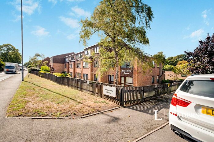 1 Bedroom Flat To Rent In Highcliffe, Christchurch, BH23