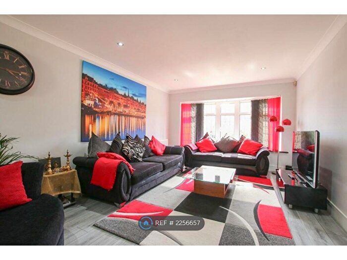 4 Bedroom Detached House To Rent In Waterloo Crescent, Wokingham, RG40