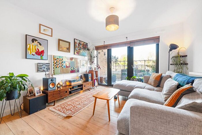 2 Bedroom Flat For Sale In Bourbon Road, SW9