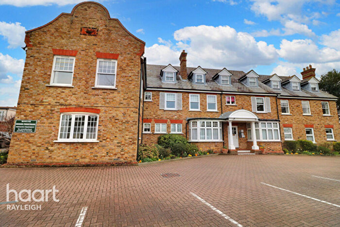 1 Bedroom Flat For Sale In Hockley Road, Rayleigh, SS6