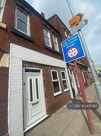3 Bedroom Flat To Rent In King Street, Dukinfield, SK16