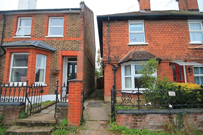 2 Bedroom Cottage To Rent In Byron Place, Leatherhead, KT22