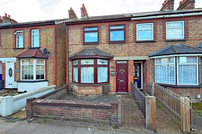 3 Bedroom Semi Detached House For Sale In Park Lane, Hornchurch, RM11